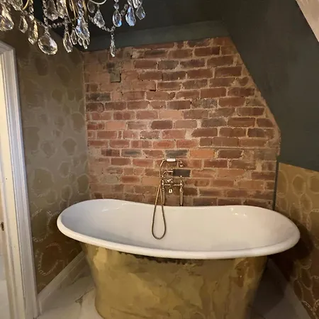 Pheasant's Hollow * Harrogate